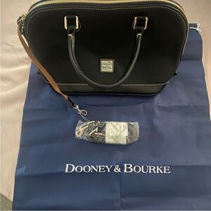 Dooney & Bourke Saffiano Leather domed Zip Satchel Bag Top Handle
Black
NWOT